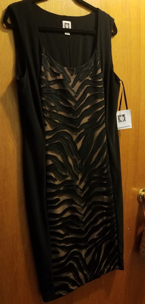 BLACK DRESS - Picture 2 of 3